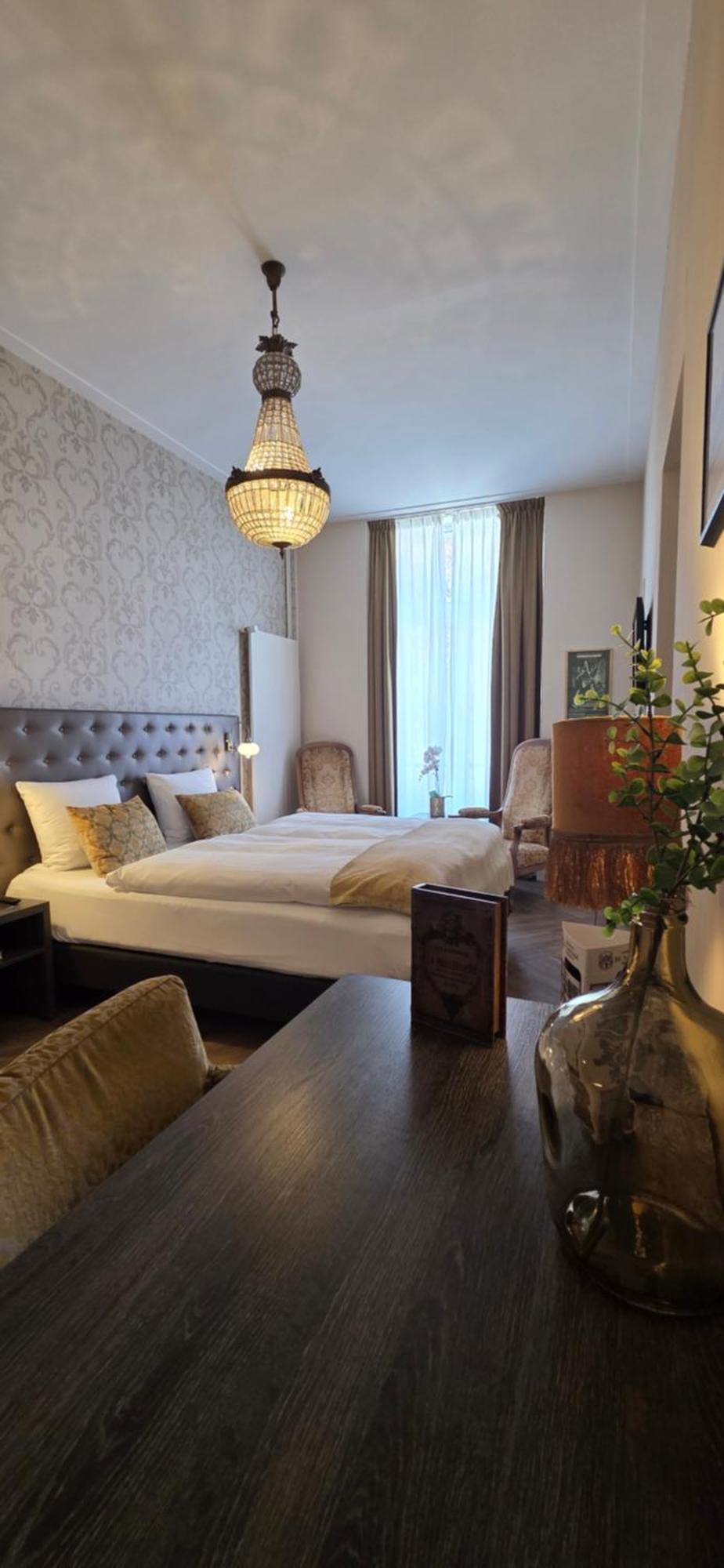 Family Room,1765166518:JPEG